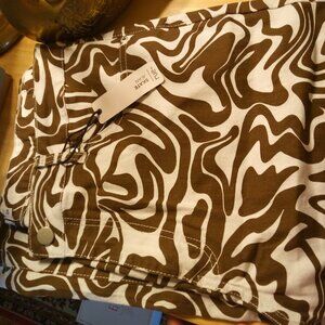 NEW! Never worn, Women's Plus Size 2x Skate Jeans Blue Swirl Pattern